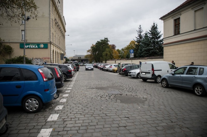 Zbyt drogie parkowanie przy szpitalach [REAKCJA24] - fot. Andrzej Owczarek