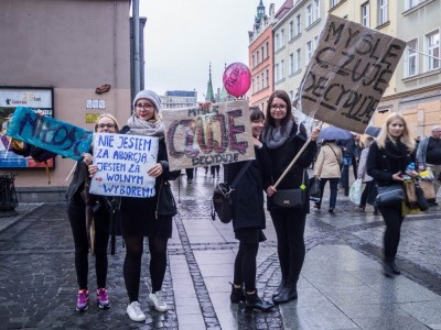 Czarny protest we Wrocławiu [DUŻO ZDJĘĆ] - 10