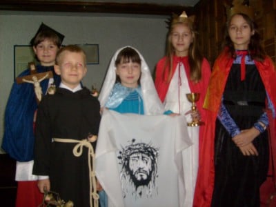 Dzieci przebrały się za świętych i walczą z halloween (Zobacz) - 4