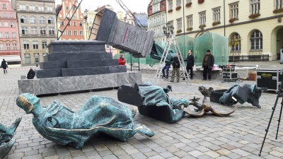 Na wrocławskim Rynku stanął pomnik Adama Mickiewicza [ZDJĘCIA] - 0