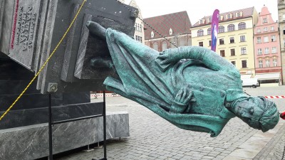Na wrocławskim Rynku stanął pomnik Adama Mickiewicza [ZDJĘCIA] - 2