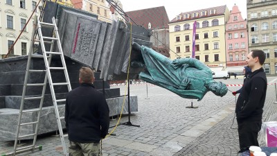 Na wrocławskim Rynku stanął pomnik Adama Mickiewicza [ZDJĘCIA] - 3