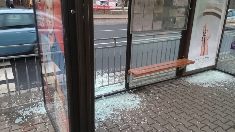 Zniszczony przystanek tramwajowy we Wrocławiu - 