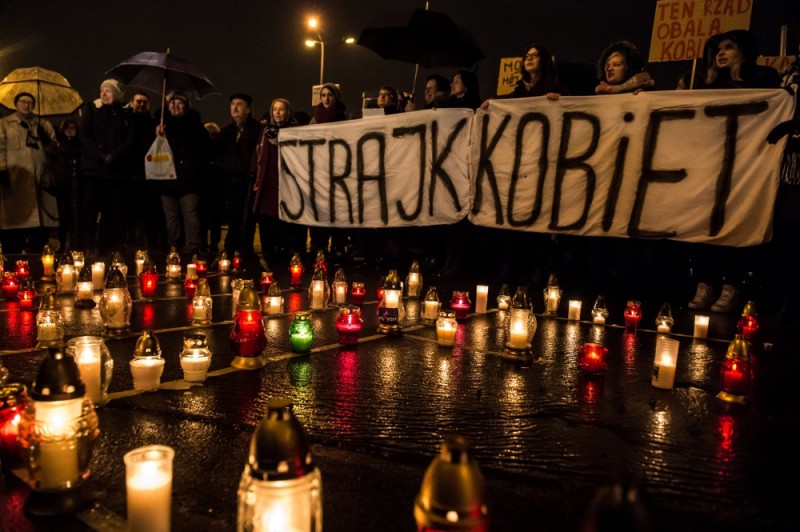 Wrocław: Protesty przed siedzibą PIS (ZOBACZ) - FOT: Andrzej Owczarek