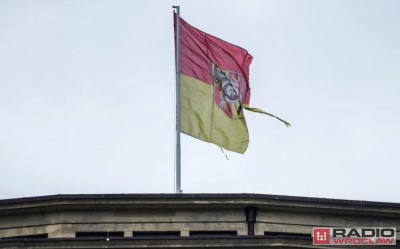 Zniszczona flaga Wrocławia na szczycie Hali Stulecia już wymieniona