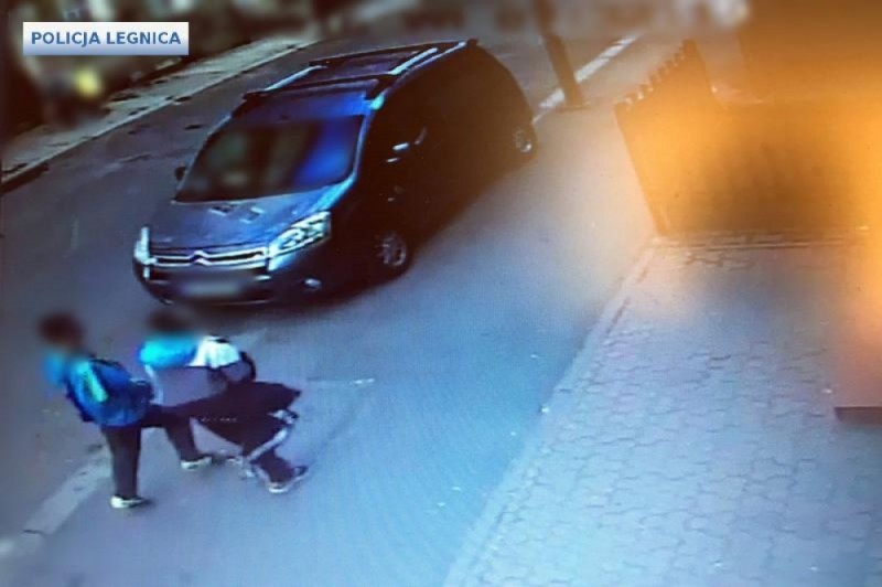 Legnica: Wyciągnęli noże i grozili 12-latce. Bandyci stanęli przed sądem - fot. Policja Legnica