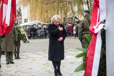 W Trzebnicy odsłonięto pomnik ofiar Katynia i katastrofy w Smoleńsku (ZOBACZ) - 14