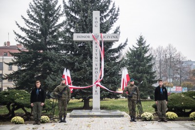 W Trzebnicy odsłonięto pomnik ofiar Katynia i katastrofy w Smoleńsku (ZOBACZ) - 2