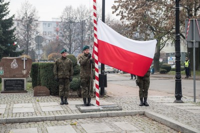 W Trzebnicy odsłonięto pomnik ofiar Katynia i katastrofy w Smoleńsku (ZOBACZ) - 3