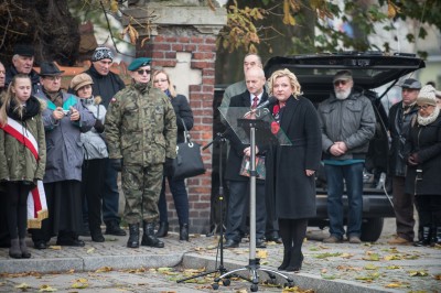 W Trzebnicy odsłonięto pomnik ofiar Katynia i katastrofy w Smoleńsku (ZOBACZ) - 7