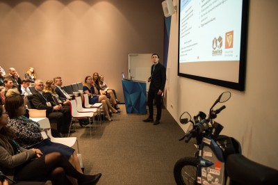 Duża firma pomaga młodym wynalazcom. Przy 3M powstał inkubator innowacyjności - 7