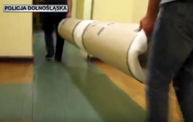 Policjanci zabezpieczyli  obraz z przełomu XVII i XVIII wieku [WIDEO] - 
