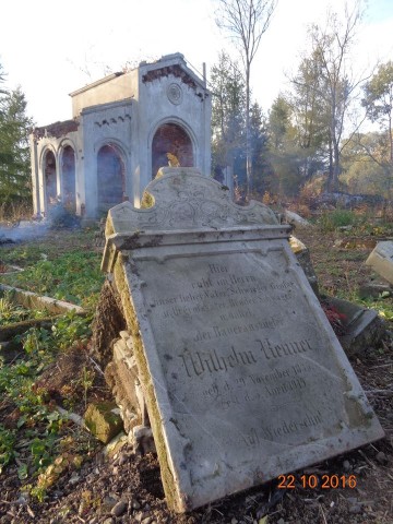 Chce uratować zdewastowany, poniemiecki cmentarz - 1