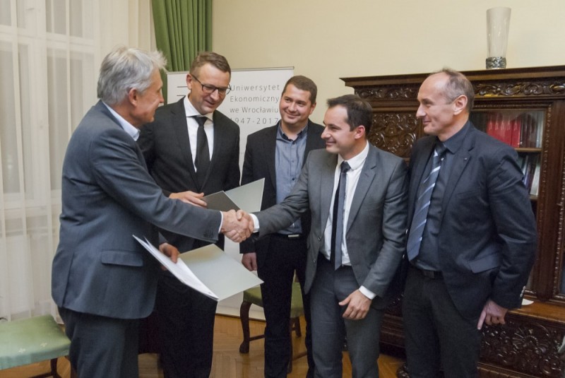 UE we Wrocławiu i PPG Industries podpisali list intencyjny o współpracy - mat. prasowe