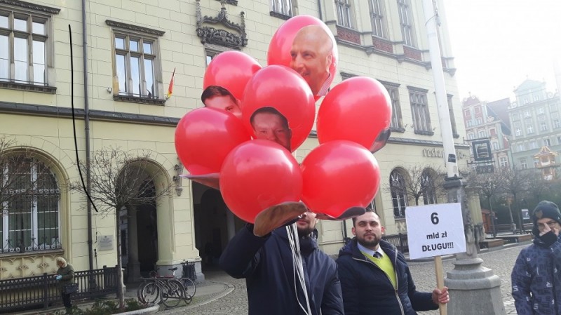 Balonowy happening na pożegnanie Dutkiewicza - Fot: P. Gałecki