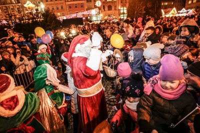 Choinka już świeci na wrocławskim Rynku - 0