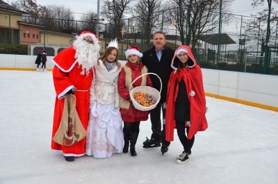 W Strzegomiu otwarto lodowisko - 16