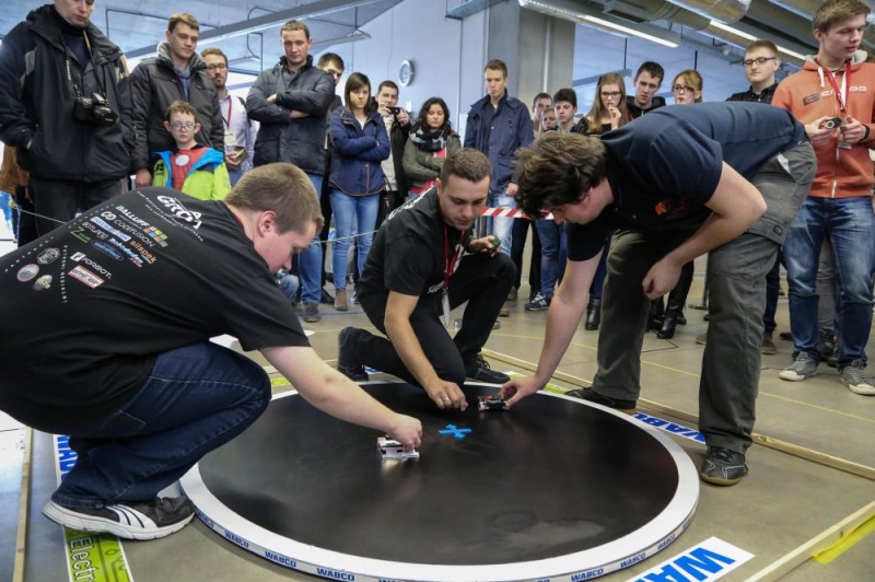 Pojedynek robotów we wrocławskim Serowcu -