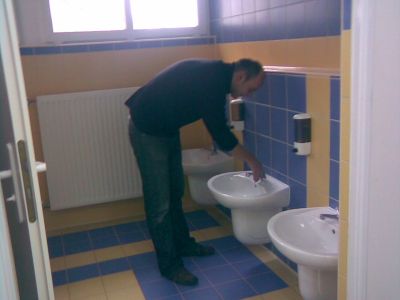 Umywalki dla krasnali we wrocławskiej szkole (Zobacz) - 2