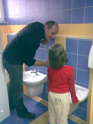Umywalki dla krasnali we wrocławskiej szkole (Zobacz) - 5