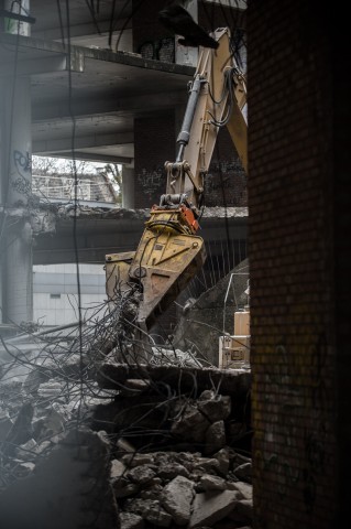 Wrocław: Trwa rozbiórka szkieletora przy Kolejowej [ZDJĘCIA] - 6