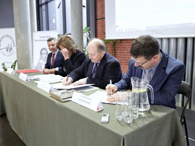 Wrocławscy uczniowie będą mieć lekcje z zakresu finansów i bankowości -