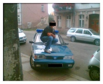 Kładł się na radiowozach i pokazywał to w Naszej-Klasie.pl (Zobacz) - 1