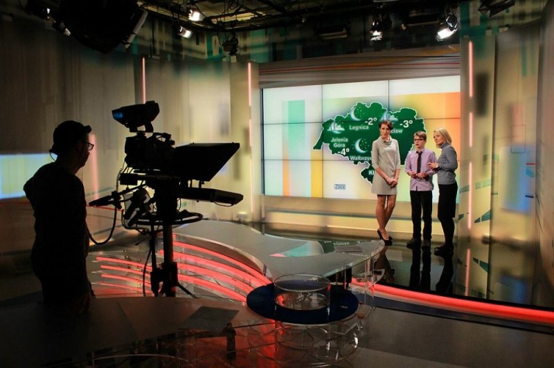 Z radia do telewizji: Szymek przeczytał kolejną prognozę pogody - fot. FAKTY TVP3 Wrocław