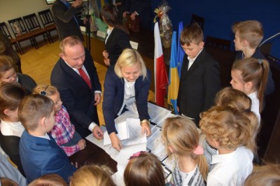 Umowa na budowę szkoły z przedszkolem w Dobrzykowicach - 11