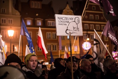 Kilkaset osób na manifestacji KOD w centrum Wrocławia (ZDJĘCIA) - 5
