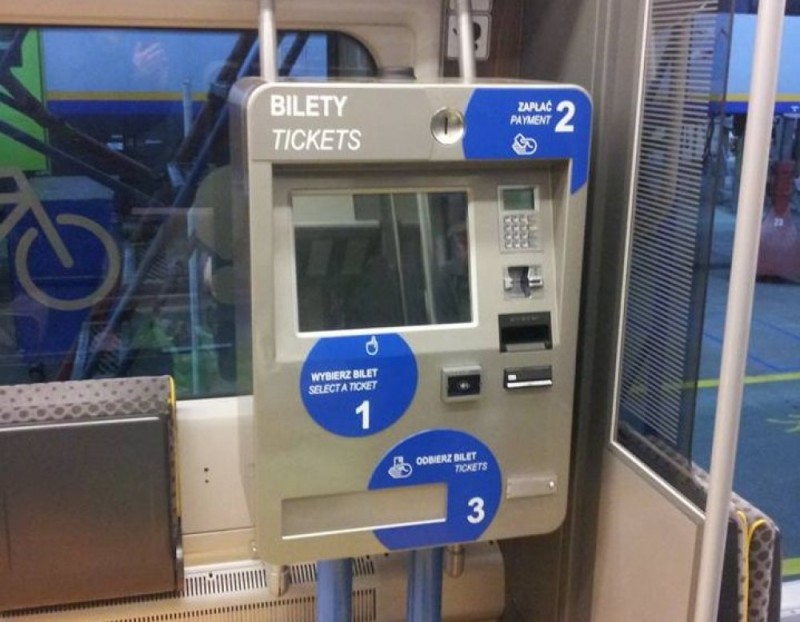 Koleje Dolnośląskie montują automaty biletowe w składach spalinowych - fot. Koleje Dolnośląskie