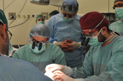 Wrocław: Chirurdzy przyszyli 32-latkowi rękę, której nigdy nie miał - 0