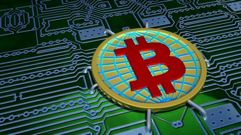 Prali złotówki zamieniając je na Bitcoiny. Zatrzymani - 