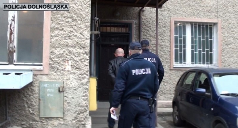 Wszedł do banku i groził kasjerce nożem. 43-latek trafił do aresztu - fot. Dolnośląska Policja