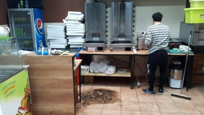 Atak na egipski bar we Wrocławiu. Wrzucili butelkę z benzyną [ZDJĘCIA] - 3