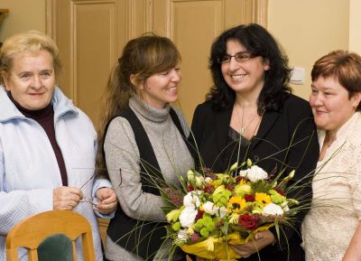 Eleni honorowym obywatelem Bielawy - Eleni wraz z dawnymi koleżankami ze szkoły (Fot. Łukasz Masyk / UM Bielawa)