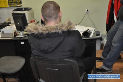 Lubin: Zatrzymano podejrzanego o wypisywanie rasistowskich napis&oacute;w na barze z kebabem
