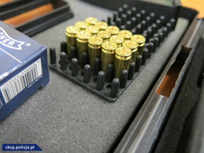 Setki pistoletów i amunicji zatrzymanej przez Centralne Biuro Śledcze (ZDJĘCIA) - 2