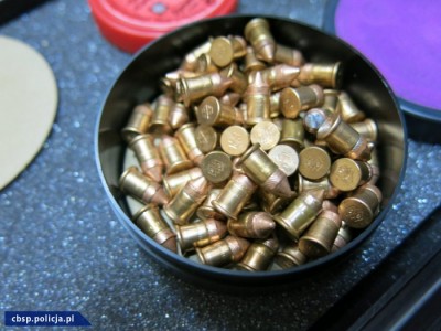 Setki pistoletów i amunicji zatrzymanej przez Centralne Biuro Śledcze (ZDJĘCIA) - 6