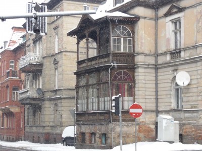 Jelenia Góra: Znikają zabytkowe elementy balkonów i werand - 3