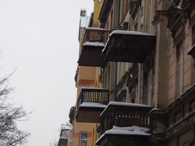 Jelenia Góra: Znikają zabytkowe elementy balkonów i werand - 6