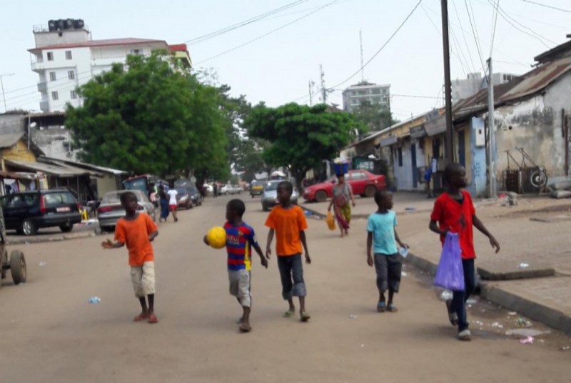 Sto tysięcy elementarzy dla dzieci z Gwinei - 