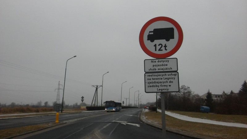 Legnica: Stop dla aut o masie większej niż 12 ton - fot. Andrzej Andrzejewski