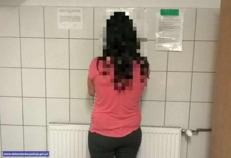 Świdnica: Zataczała się, prowadząc wózek z 4-miesięczną córką - 