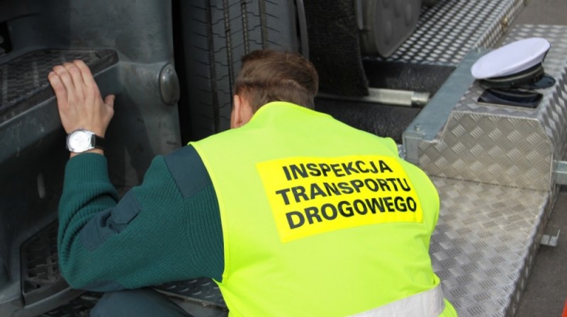 "Bezpieczny autokar" - na trzy skontrolowane, tylko jeden wyjechał w trasę - Fot: zdjęcie ilustracyjne