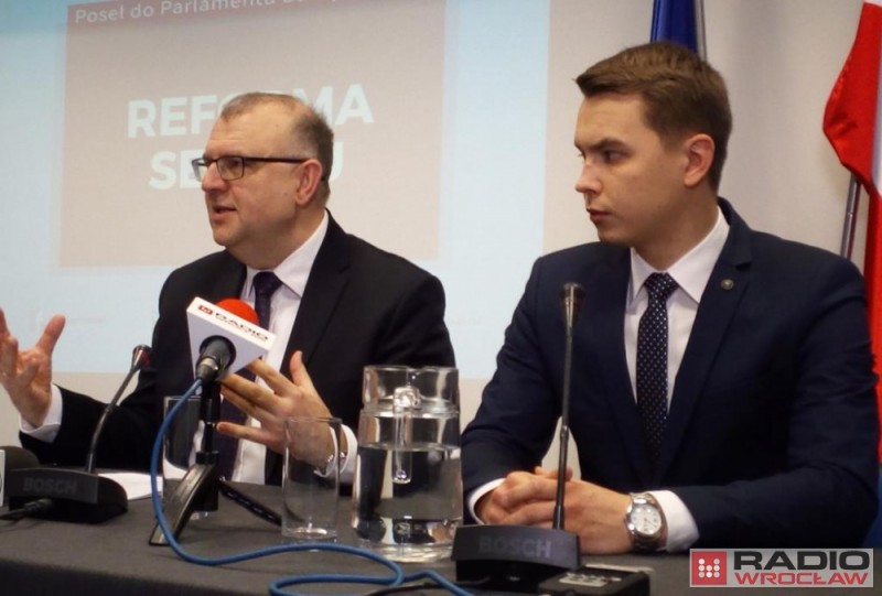 Ujazdowski prezentuje swoje pomysły na reformę samorządów - fot. Piotr Kaszuwara