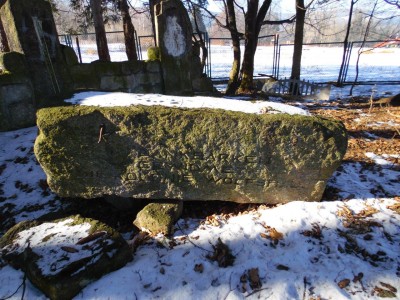 Kto usunie swastyki z pomnika ofiar I wojny światowej w Karpaczu? - 1