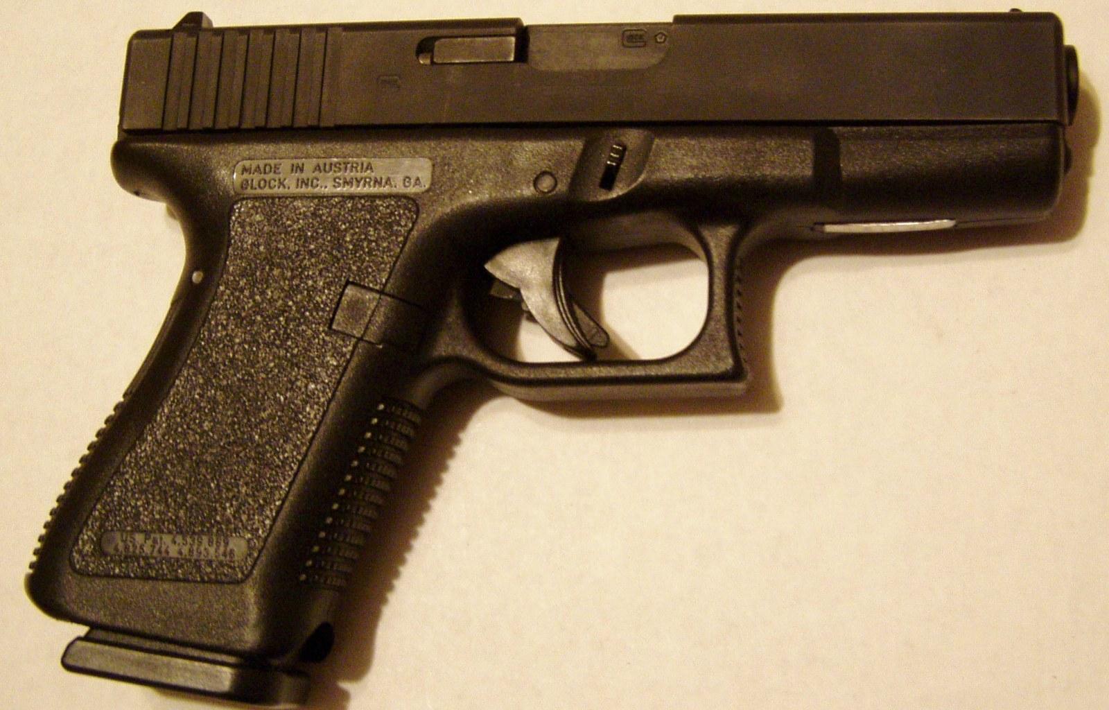 Legnica - policjant postrzelił policjantkę - Tak wygląda jeden z pistoletów "glock" (Fot. Wikipedia / George William Herbert) 