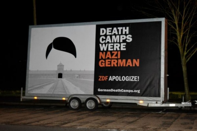 Billboard „Death Camps Were Nazi German” już z Wielkiej Brytanii - fot. Gosia Prochal/Radio Star