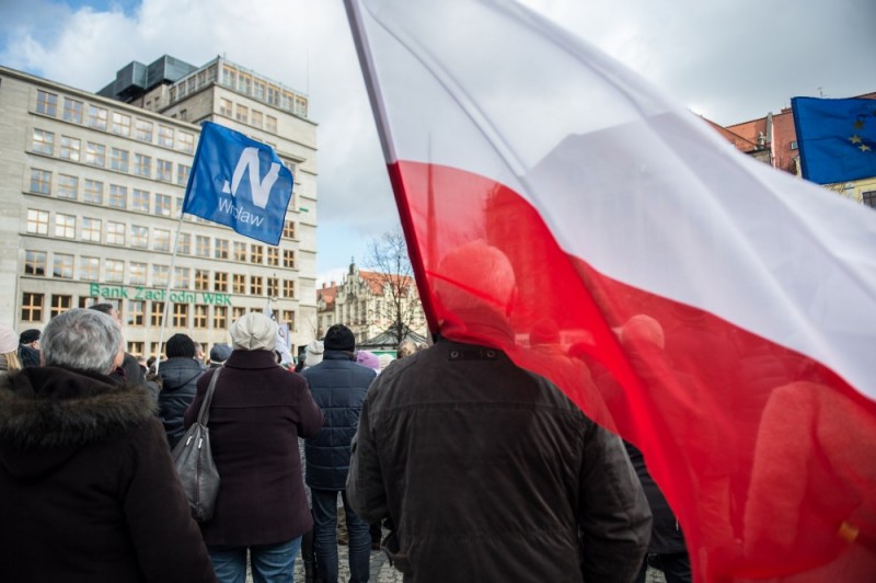 Manifestacja na Placu Solnym we Wrocławiu. Pojawił się m.in Józef Pinior -